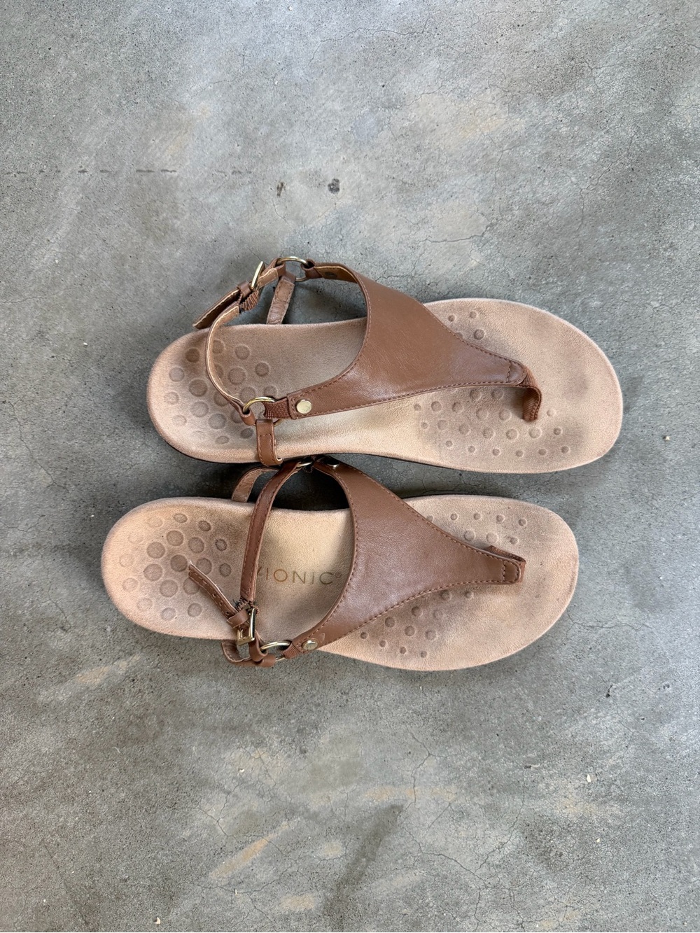 Vionic Brown Leather Toe-Post Sandals with Ankle Strap